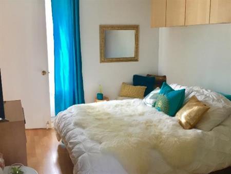 Beau grand 3 1/2, meublé, dans un duplex,centre-ville