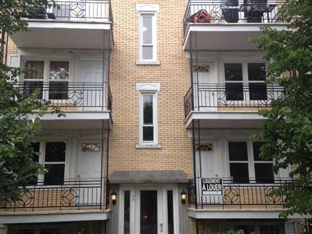 MYRAND, A COTÉ DE L'UNIVERSITÉ LAVAL