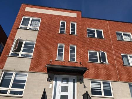 PAT :: 4 1/2 condo :: Demi sous sol