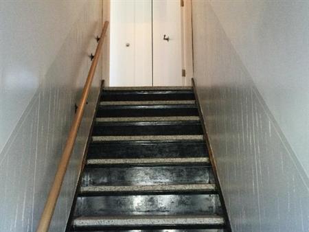 Haut de duplex 4 1/2 avec pièce de lavage