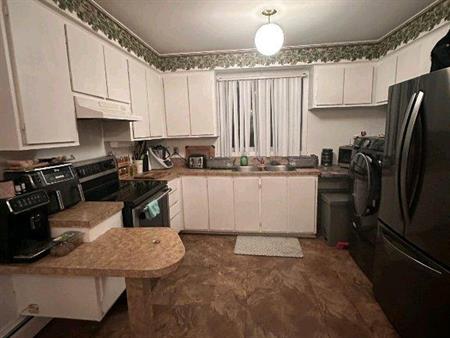 5 1/2 haut de duplex st leonard libre