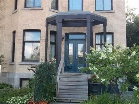 NDG, haut duplex, 2chambres, style condo dans maison 1914