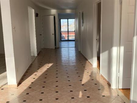 Grand 6 1/2 'a louer