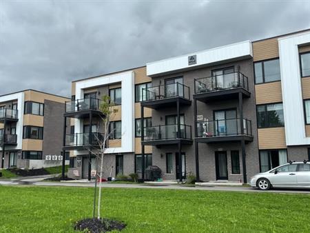 BEAU 4 ½ AVEC ESPACE BUREAU |INTERNET