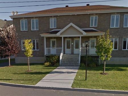 Grand 5 ½ Bien éclairé , Propre