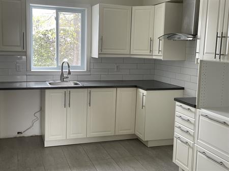 Disponible Ou à Partir De Juin