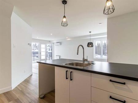 Plusieurs 5 1/2 Disponibles