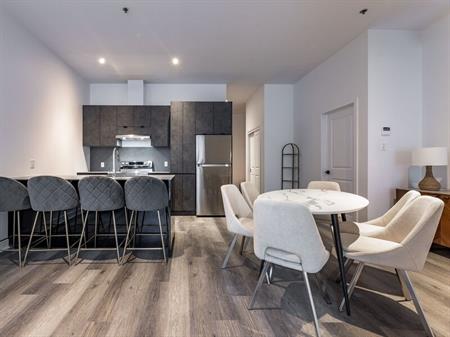 Bachelor - 2660 Rue Jarry E, Montréal