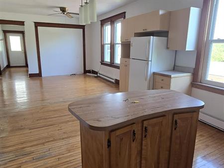 Immeuble - 317-327 Mont-Plaisant Grand 5 ½ à Louer