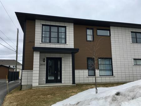 Grand 5 1/2 à Louer