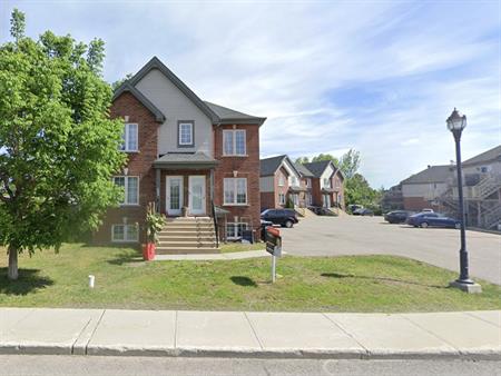 Grand 4 1/2 Aire Ouverte 1300 Pi2