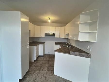 2 CH - 1 SDB - Charlemagne - $1,495 /mo