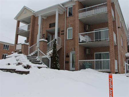 4 1/2 ENTRÉ PRIVÉ -1 ER ETAGE AVEC GARAG