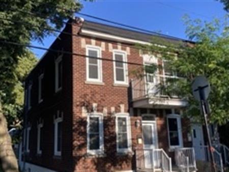 Magnifique 4 1/2 Lumineux Et Tranquille