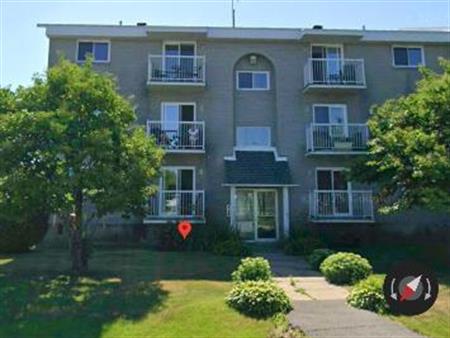 Logement 4 1/2 Fraîchement remis à neuf à louer.