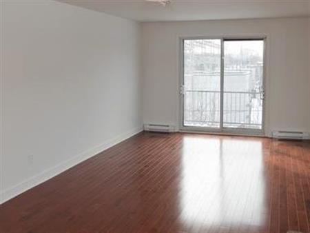 Laval , 3 1/2 , Laval des rapides métroMontmorency - Chauffé - Béton