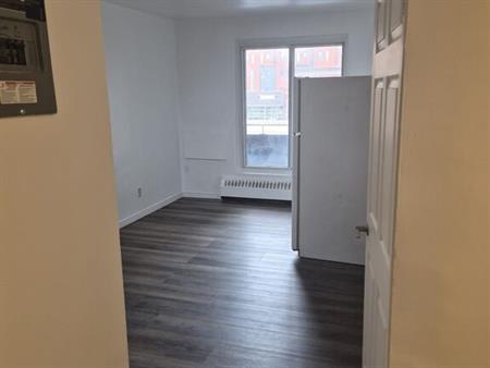 2 ½ Studio Spacieux Avec Pièce Fermée