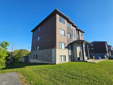 BEAU 4 ½|CONSTRUCTION RÉCENTE