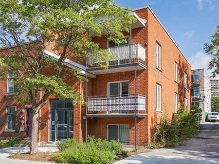 Logement 4 1/2 meublé, chauffé, éclairé métro Frontenac