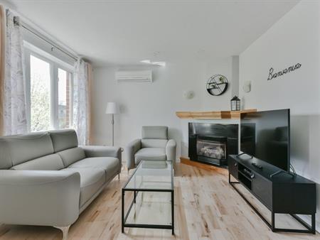 Condo-hôtel, foyer, terrasse, stationnement, Vieux-Longueuil.