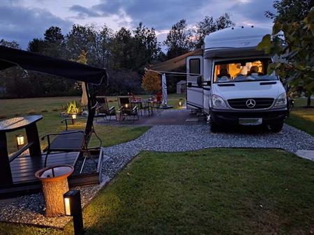 Terrain privé numéro 78 au camping du lac d'argent.