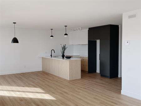 4.5 NEUF - DISPONIBLE MAINTENANT