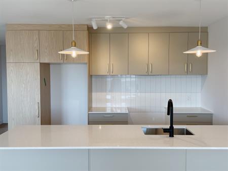 4.5 NEUF - DISPONIBLE MAINTENANT