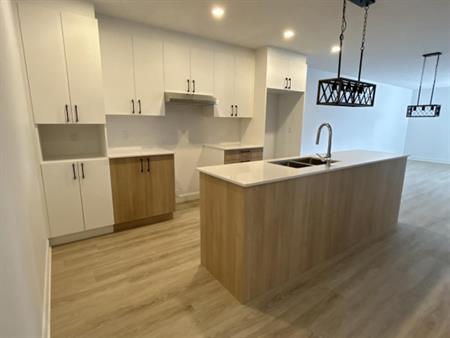 4 ½ Disponible Maintenant