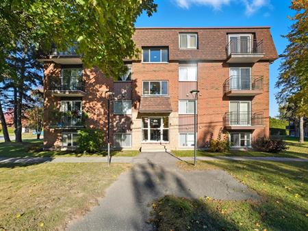 1855 Rue Saint Louis (Gatineau) Logement 4 ½ Lumineux - Disponible Maintenait !