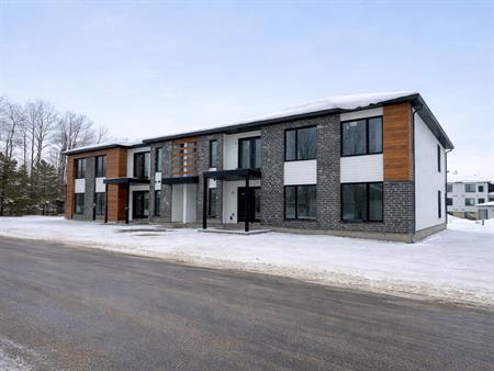 2 Chambres à Coucher 1 Salle De Bain