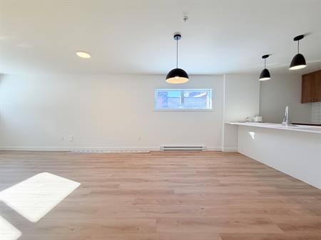 4 1/2 + Flambant Neuf à Saint-Sauveur