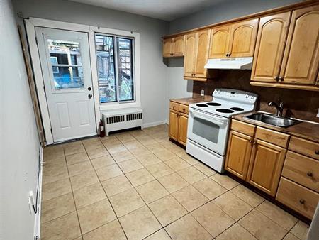 2 CH - 1 SDB - Montréal - $1,600 /mo