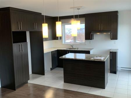 4 1/2 + Bur, Lévis, Libre 1er Juillet