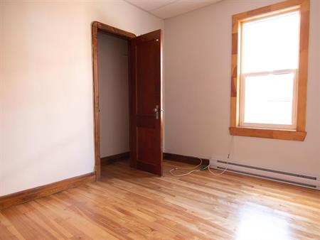 Immeuble - 221-233 King Est Grand 5 ½ à Louer – Cégep