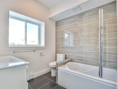 Charmant 3.5 Inclu WIFI, PARK, Locker