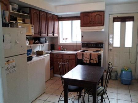 Chaleureux 4 ½ semi-meublé, Saint-Sauveur, Centre-ville de Québec, nc.-né