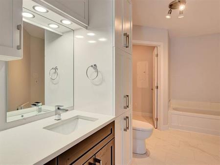 2 CH - 2 SDB - Sherbrooke - $1,600 /mo