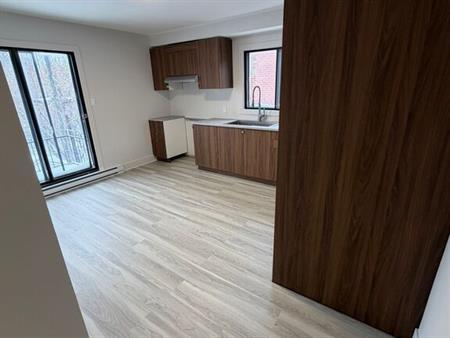 GRAND 4 1/2 RENOVÉ !!!