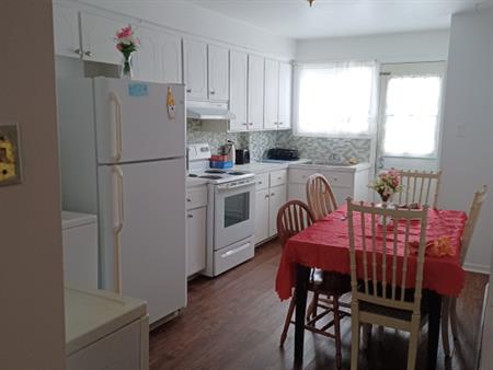 4 1/2 Meublé/Furnished