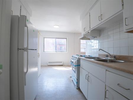 2 Bed, 1 Bath - 575 32e Avenue, Lachine