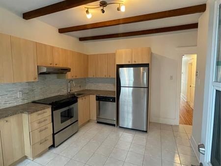 Verdun - Superbe 3 1/2 Avec Cour Arrière