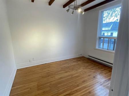 Verdun - Superbe 3 1/2 Avec Cour Arrière