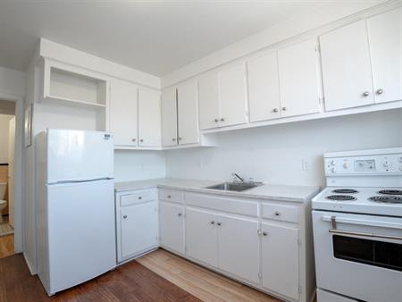 2 Bed, 1 Bath - 6501 Boulevard Joseph-Renaud, Montréal