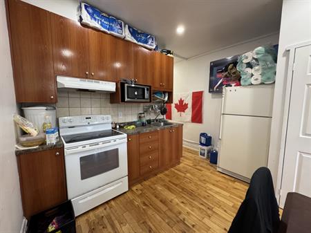 Mile-End - Superbe 4 1/2 Au 2e Étage