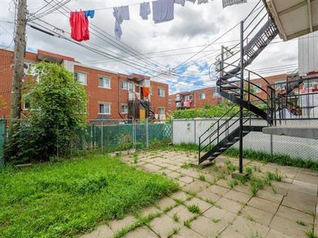 Superbe 5 ½ de 3 chambres offert en location.