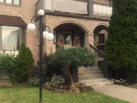 3 ½ en rez-de-jardin dans un Quadplex– Brossard Secteur N – Près du REM et DIX30
