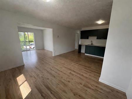 4-1/2 à 2 pas du CHUS