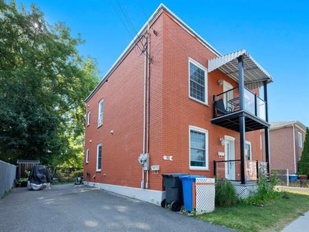 4 1/2 avec sous-sol dans bas de duplex au centre ville