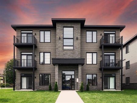 Grand 4 1/2 à Farnham dispo 1er juillet ou avant