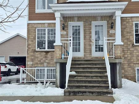 Condo 4 1/2 avec garage a louer